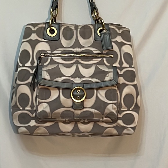 Vintage Coach Penelope Stylish Classic Gray Silver Monogram Signature Purse - Picture 2 of 13